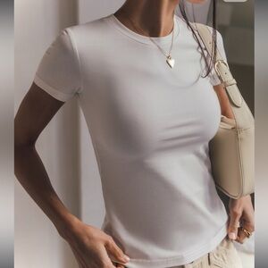 ✨Nwot Womens Slim Fitted Silhouette Contouring Lightweight White Tee Size Small